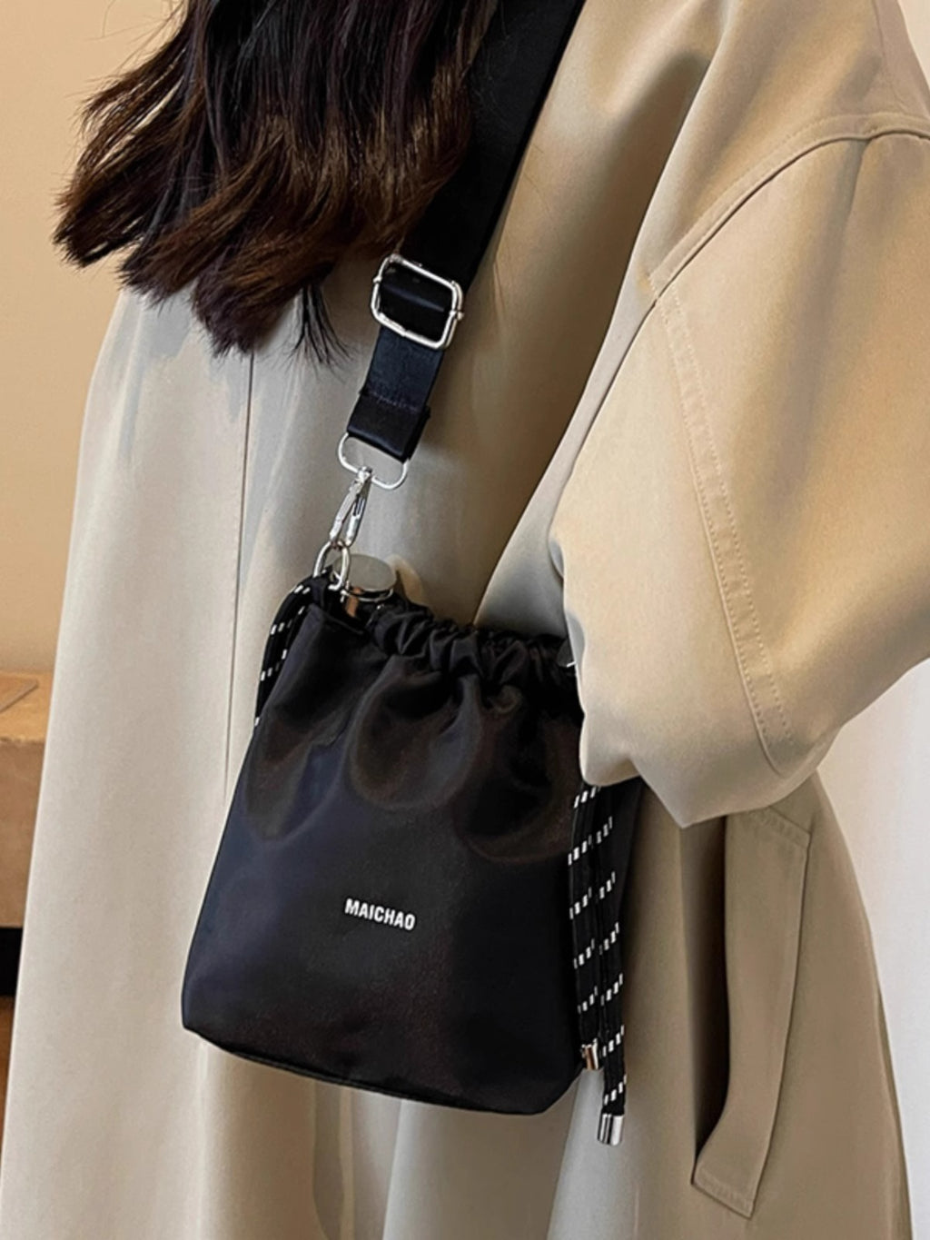 Canvas Bag Women's Autum 2025 New Fashion Niche Design Single Shoulder Crossbody Bag High-End Western Style Bucket Bag