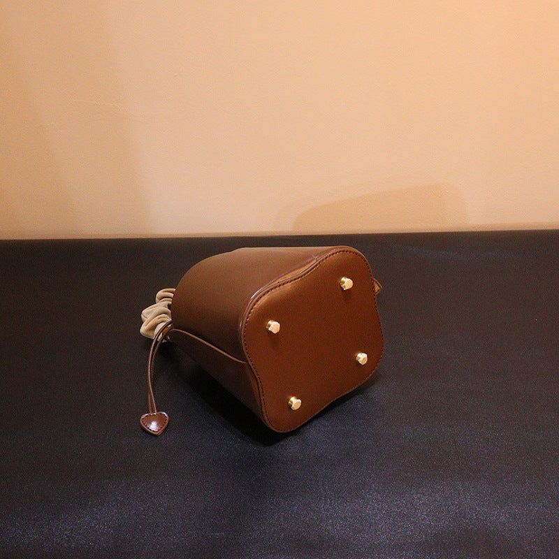 Women's Bags 2025 New Bucket Bag Niche Design Vegetable Basket Bag High-End Petal Flower Hand-Held Crossbody Bag