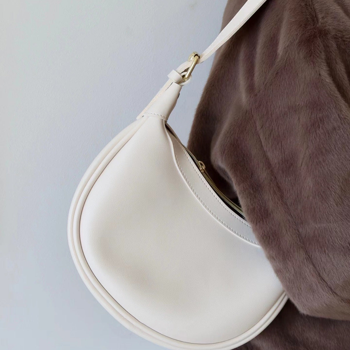 Bag Women's 2025 Niche Design New Casual Commuter Crescent Bag Crossbody All-match High-end Saddle Dumpling Bag