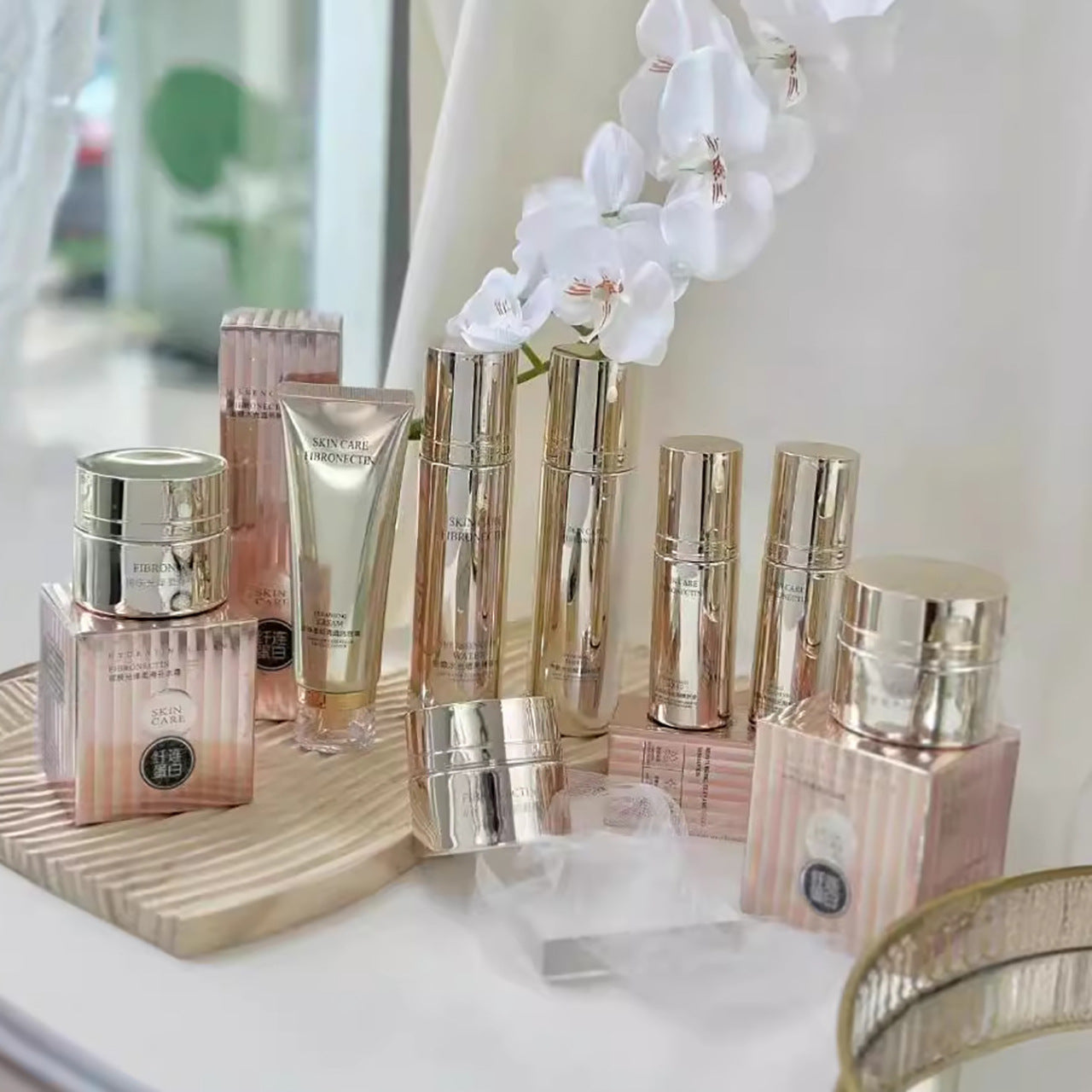 Offline Store Beauty Salon Facial Skin Care Essence Water Lotion Cream Eye Cream Essence Moisturizing Manufacturers