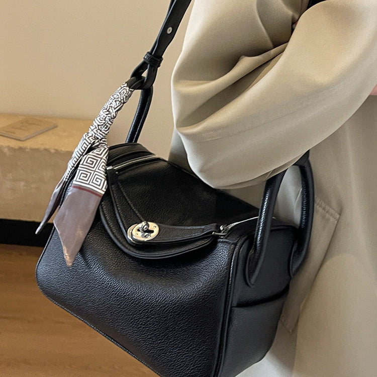 High Sense Women's Bag 2023 New Fashion Autumn And Winter Niche Design Messenger Bag Popular Portable Pillow Bag