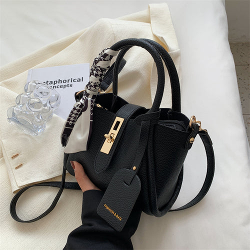 Niche Design Handbag Women's 2024 New Popular Scarf Textured Retro Western Style Portable Crossbody Bag