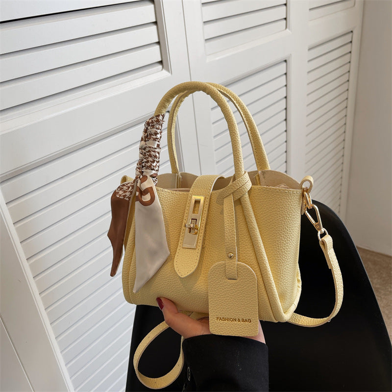 Niche Design Handbag Women's 2024 New Popular Scarf Textured Retro Western Style Portable Crossbody Bag