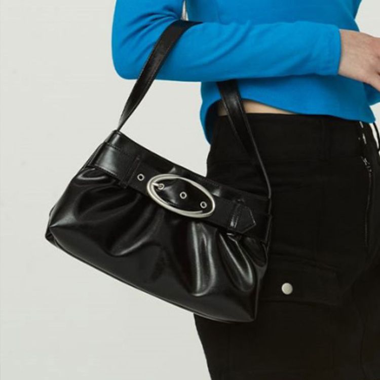 Bag Women's 2023 New Texted Fashionable Simple Ins Niche Design Black Shoulder Portable Underarm Bag