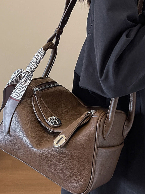 High Sense Women's Bag 2023 New Fashion Autumn And Winter Niche Design Messenger Bag Popular Portable Pillow Bag