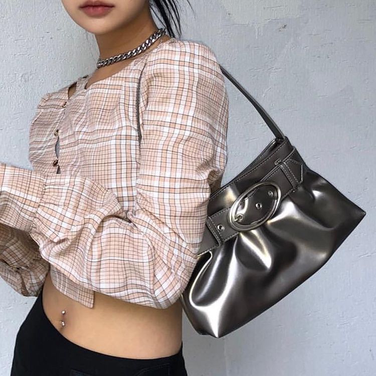 Bag Women's 2023 New Texted Fashionable Simple Ins Niche Design Black Shoulder Portable Underarm Bag