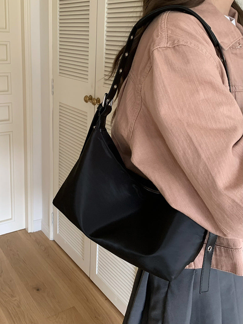 Niche Design Texture Armpit Bag Women's New Retro European And American Trendy Cool Fashion Nylon Bag Versatile Crossbody Bag