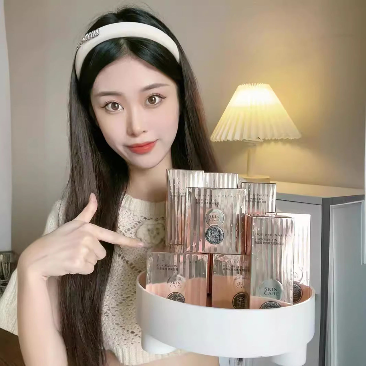 Offline Store Beauty Salon Facial Skin Care Essence Water Lotion Cream Eye Cream Essence Moisturizing Manufacturers