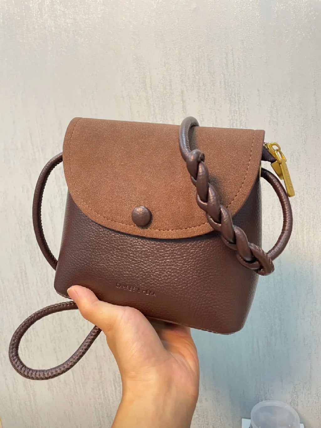 High-End Women's Bag 2024 New Crossbody Bag Autumn And Winter Bucket Bag Retro Niche Design Women's Versatile Shoulder Bag
