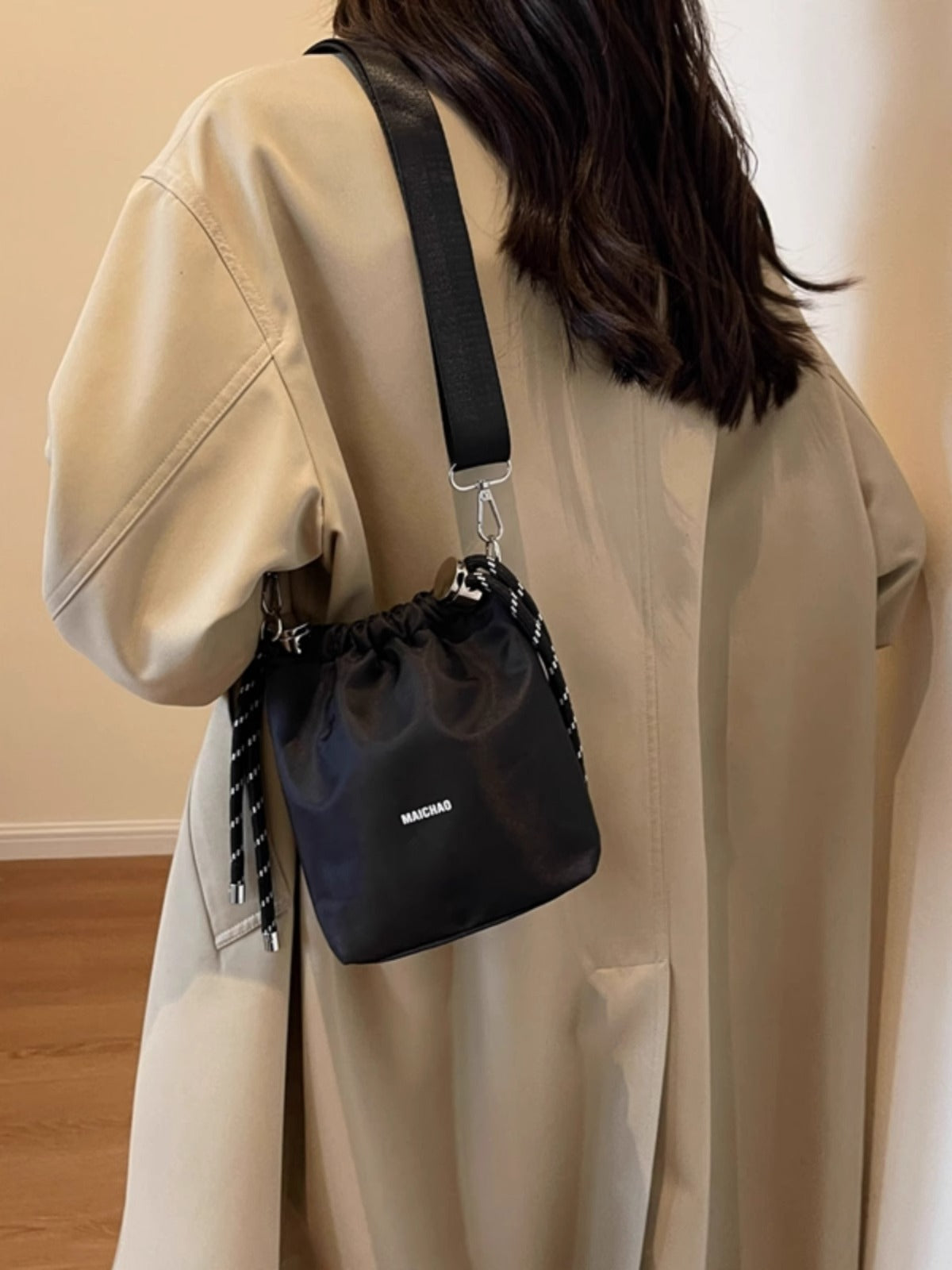 Canvas Bag Women's Autum 2025 New Fashion Niche Design Single Shoulder Crossbody Bag High-End Western Style Bucket Bag