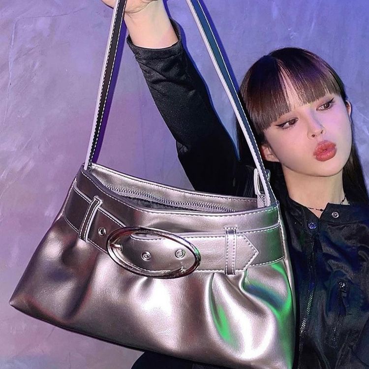 Bag Women's 2023 New Texted Fashionable Simple Ins Niche Design Black Shoulder Portable Underarm Bag