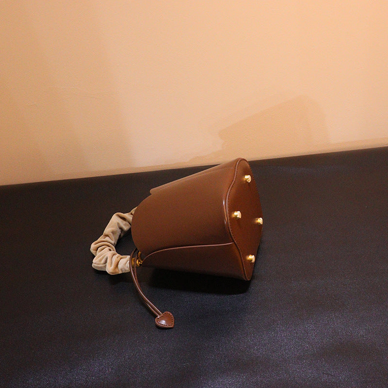 Women's Bags 2025 New Bucket Bag Niche Design Vegetable Basket Bag High-End Petal Flower Hand-Held Crossbody Bag