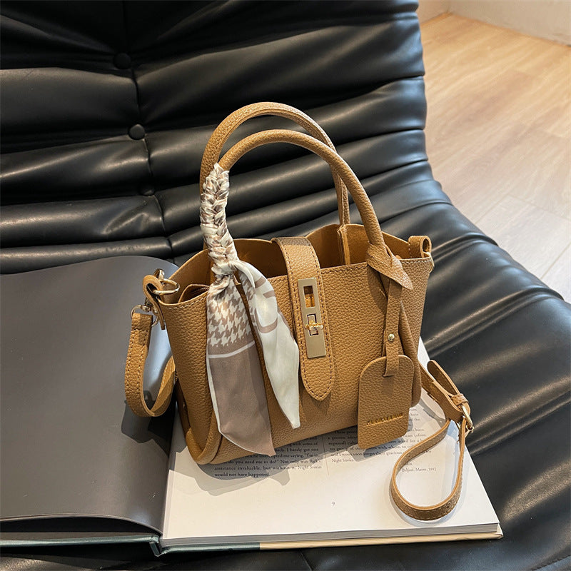 Niche Design Handbag Women's 2024 New Popular Scarf Textured Retro Western Style Portable Crossbody Bag