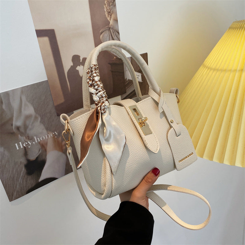 Niche Design Handbag Women's 2024 New Popular Scarf Textured Retro Western Style Portable Crossbody Bag
