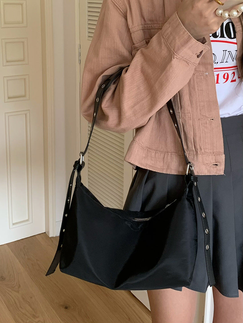 Niche Design Texture Armpit Bag Women's New Retro European And American Trendy Cool Fashion Nylon Bag Versatile Crossbody Bag