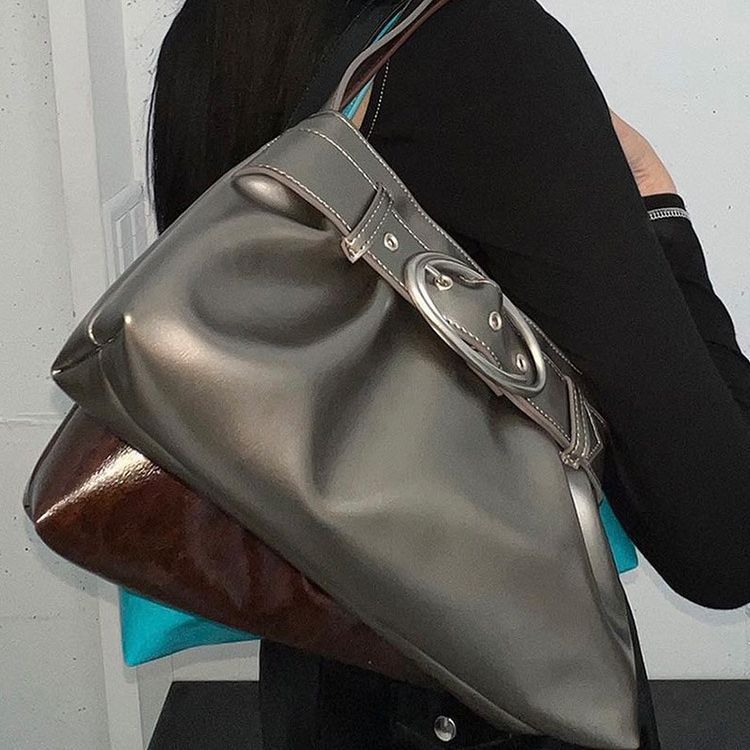 Bag Women's 2023 New Texted Fashionable Simple Ins Niche Design Black Shoulder Portable Underarm Bag